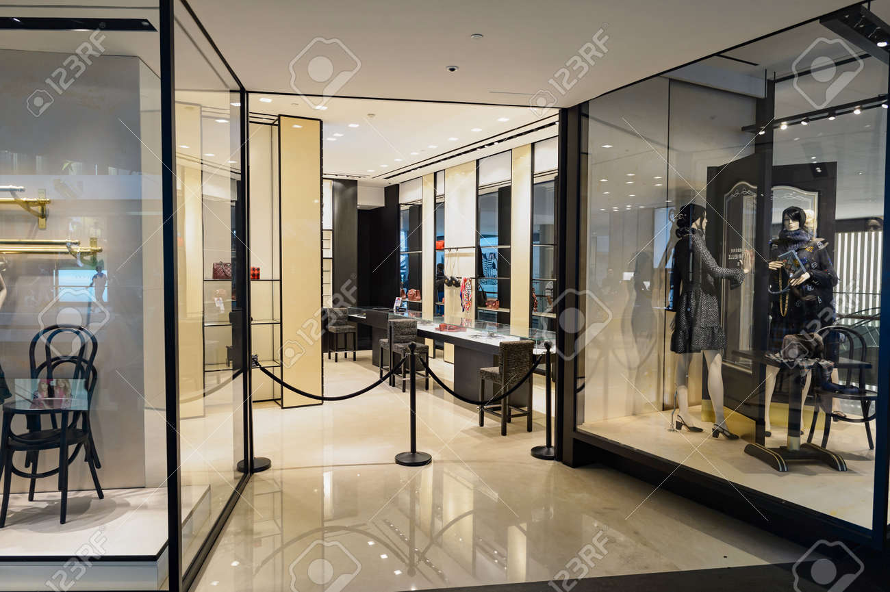 シンガポール - 2015 年 11 月 8 日: シャネル店舗のインテリア